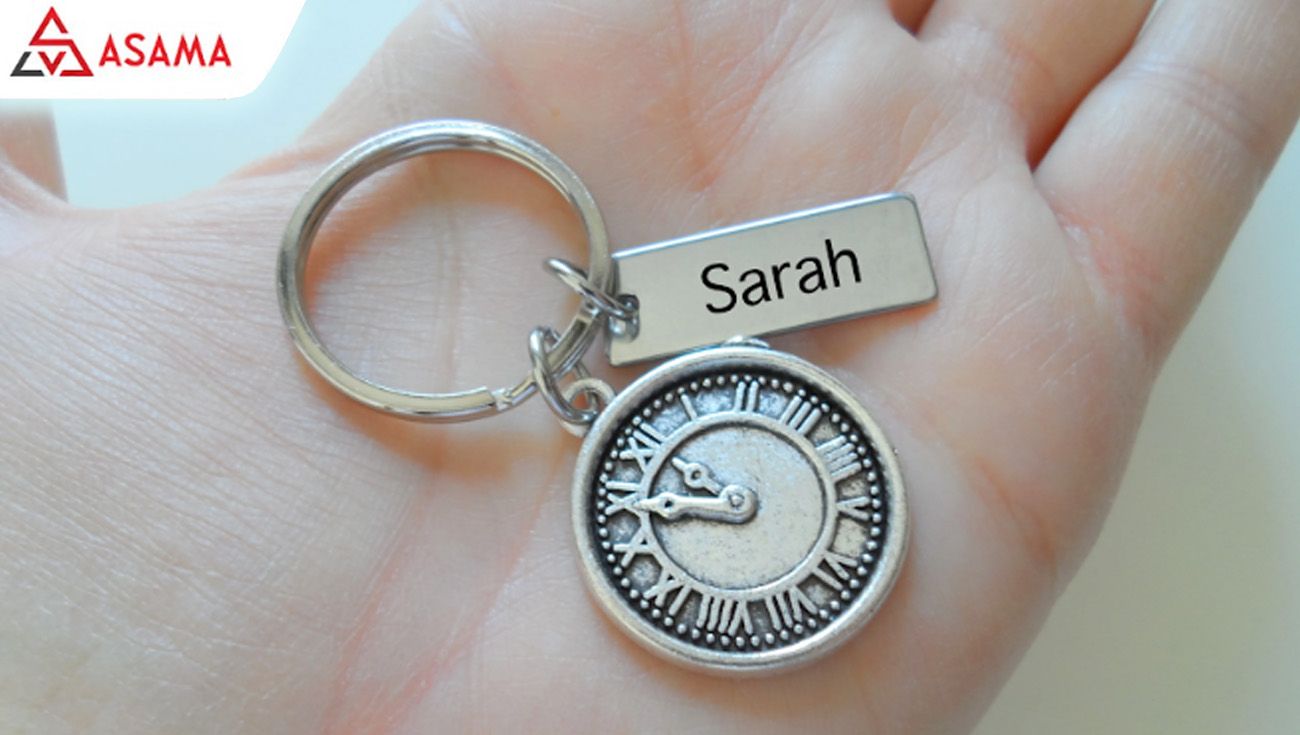 Đồng hồ khắc tên