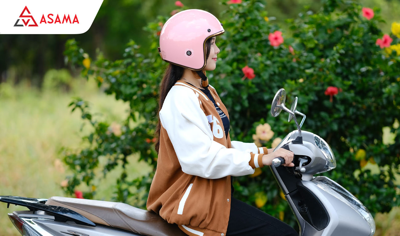 Nón bảo hiểm in tên món quà thiết thực tặng cô