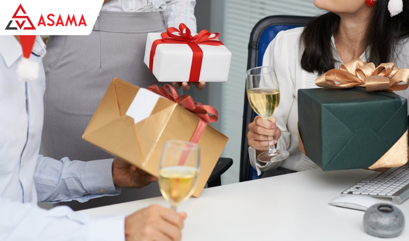 Món quà củng cố quan hệ với sếp