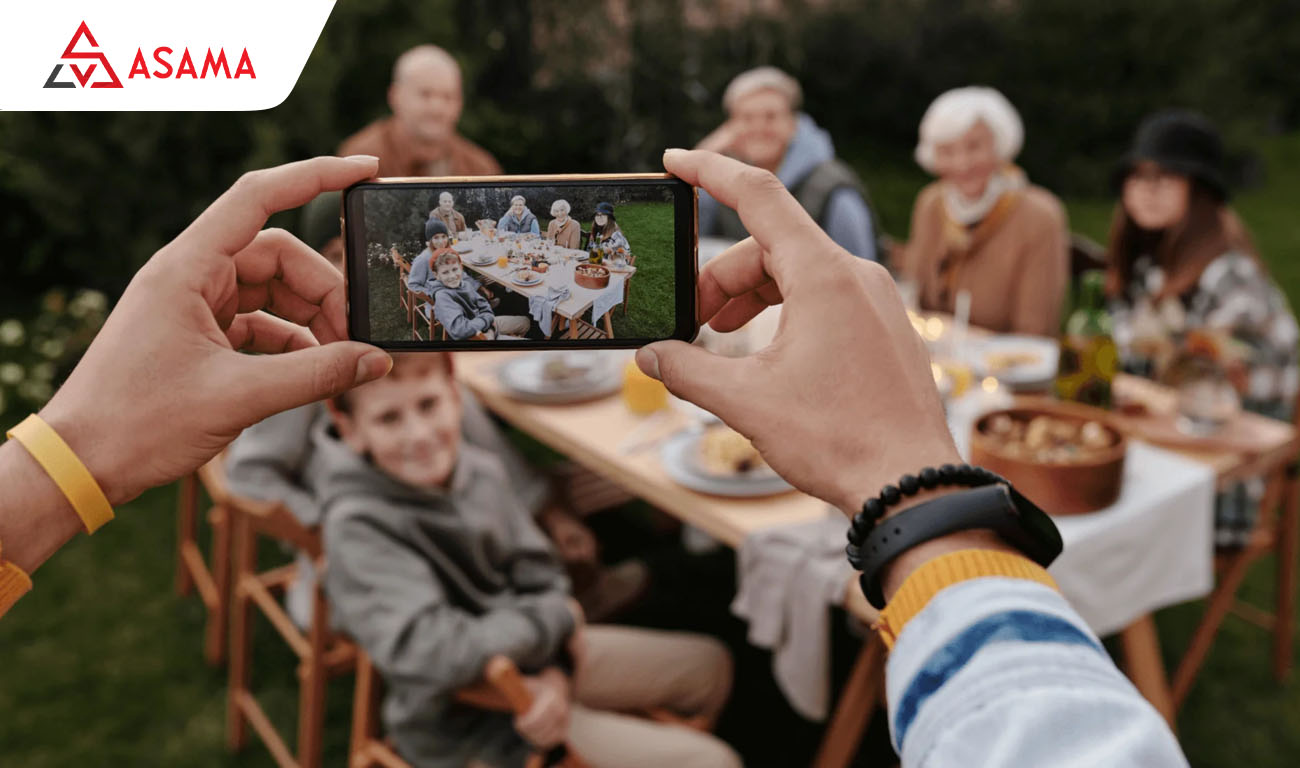 Chọn quà tặng tinh thần cho vợ như video kỷ niệm gia đình