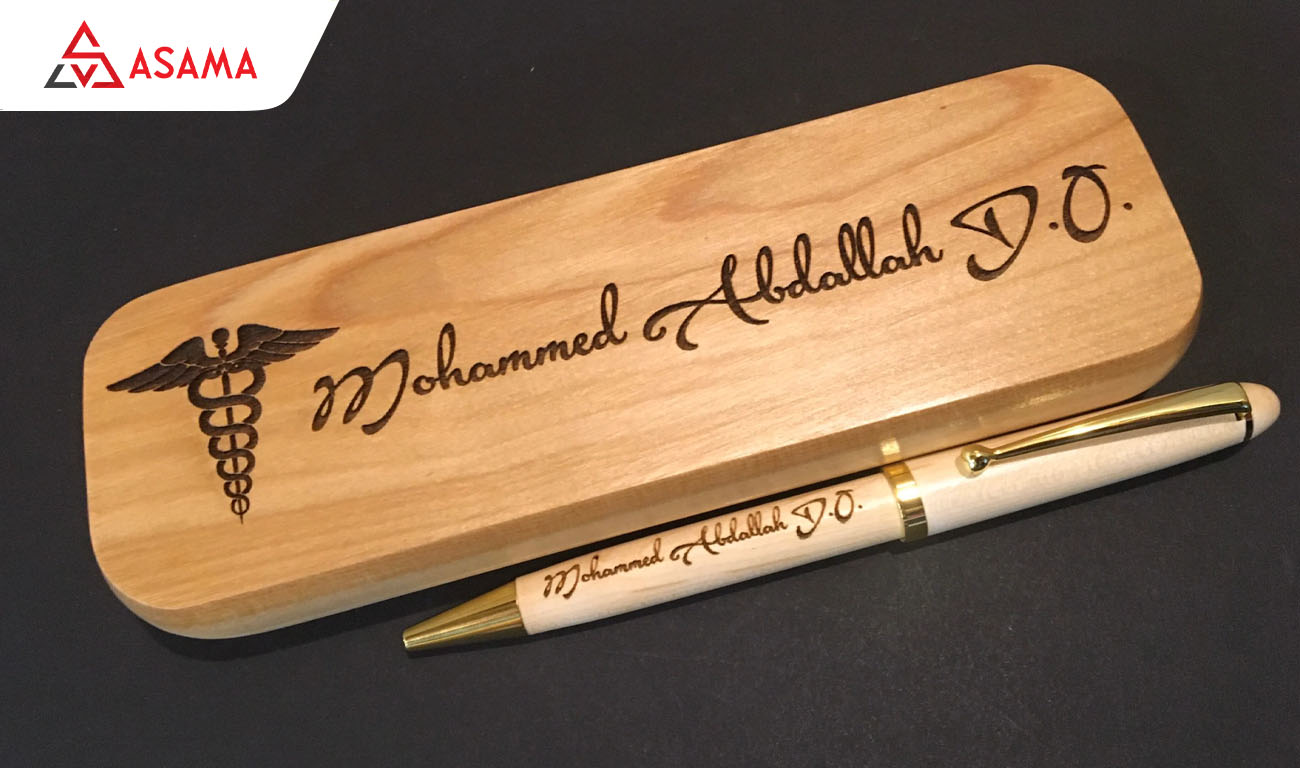 Hộp đựng bút gỗ khắc laser