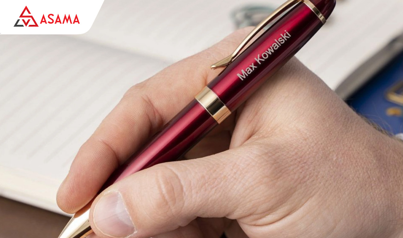 Quà tặng bút ký khắc tên với bút máy