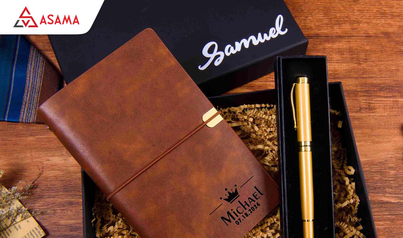 Quà tặng khắc tên kèm sổ da cao cấp