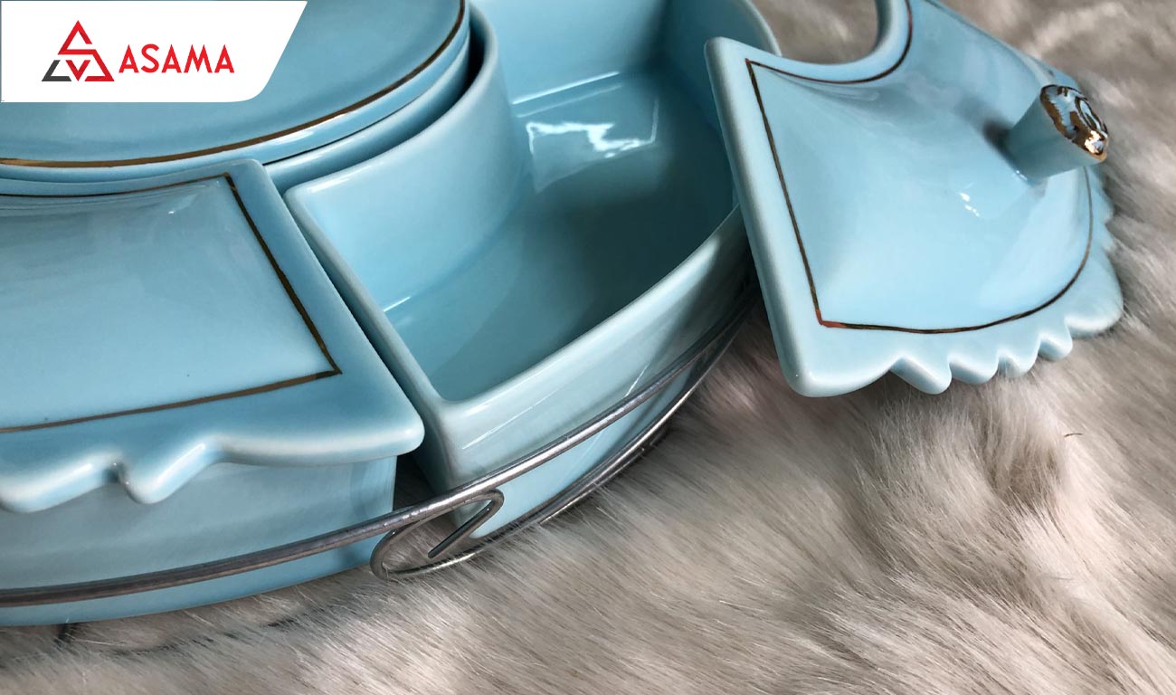 Khay đựng mứt Tết bằng sứ xanh cổ vịt khung kim loại mạ vàng