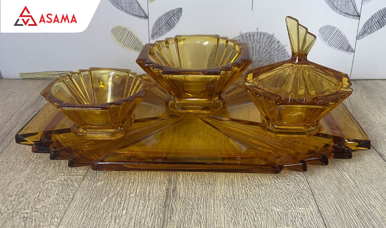 Khay đựng mứt Tết bằng thủy tinh màu hổ phách nhiều ngăn