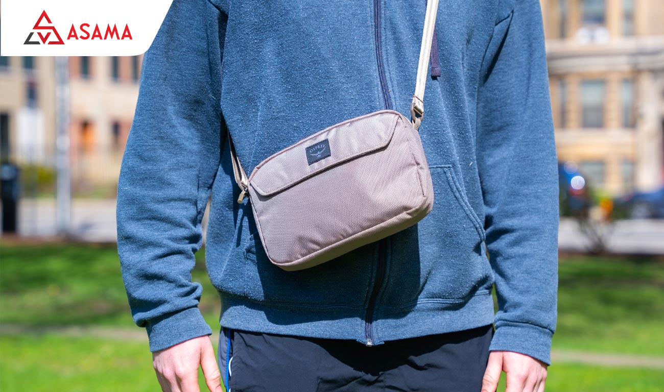 Quà tặng Valentine cho nam: Túi đeo chéo (Crossbody Bag) hiện đại